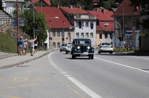 Účastníci závodu 1 000 mil československých projížděli Meziříčím