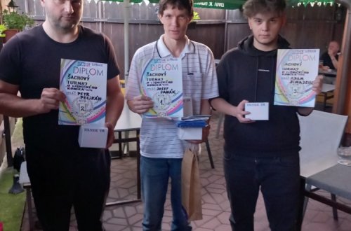 První ročník šachového turnaje „O lipnického koníka" vyhrál Josef Janák