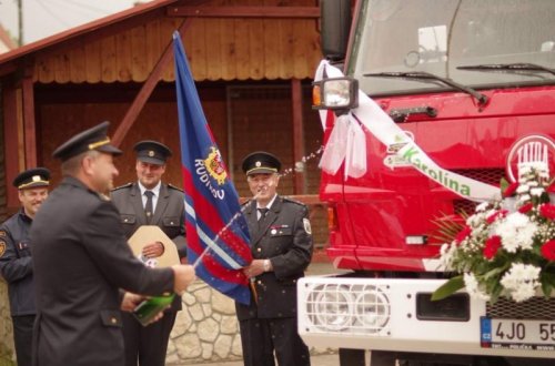 Rudíkovští hasiči slavnostně převzali novou cisternu