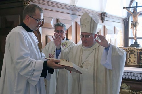 Zámeckou kapli požehnal biskup