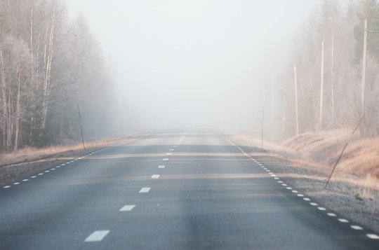S podzimním počasím přicházejí časté mlhy, řidiči proto musí být mnohem opatrnější