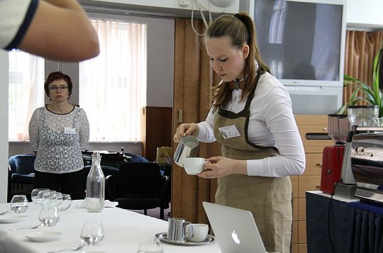 Barmanská a baristická soutěž s gastroštafetou nechyběly na hotelové škole