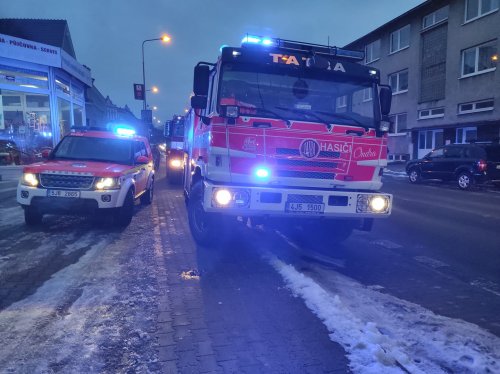 Hasiči vyjeli k požáru bytu v Sokolovské ulici