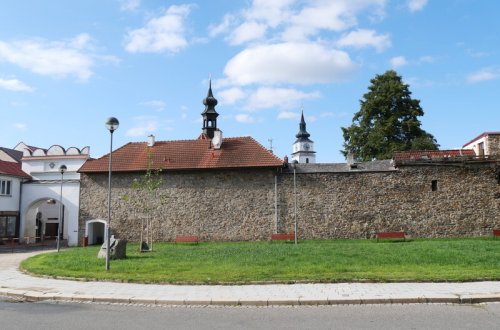 Hradby budou od září osvětleny