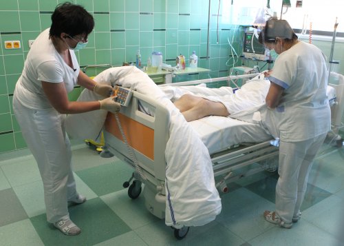 Jihlavská nemocnice kupuje plicní ventilátory, pomoci může i veřejnost
