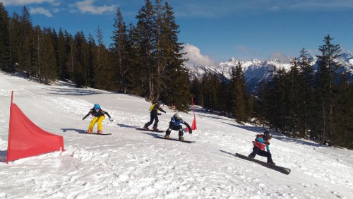 Startuje mistrovství světa juniorů v akrobatickém lyžování a snowboardingu. O medaile bude bojovat i 27 Čechů