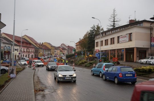 Ve čtvrtek zmizí ze stavby křižovatky semafory a začne uzavírka Třebíčské