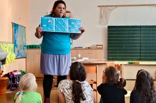 Do výzvy Hrnečku vař! se zapojila i sestřička z novoměstské nemocnice. Vařila kaši dětem v Borech