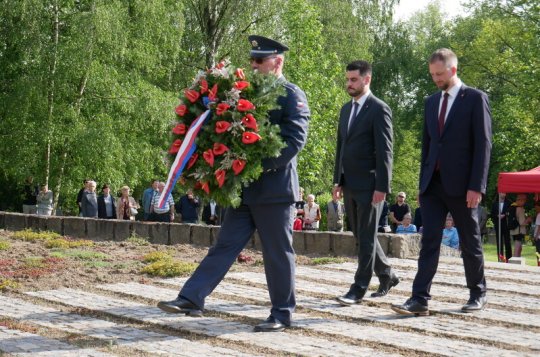 Lidé si připomněli 79. výročí Velkomeziříčské tragédie