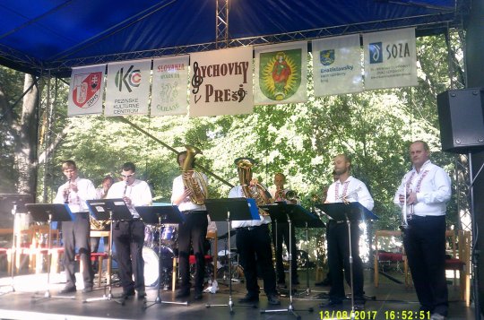 Dechová kapela Leškovanka a country band Litrpul zahrají tento víkend na náměstí