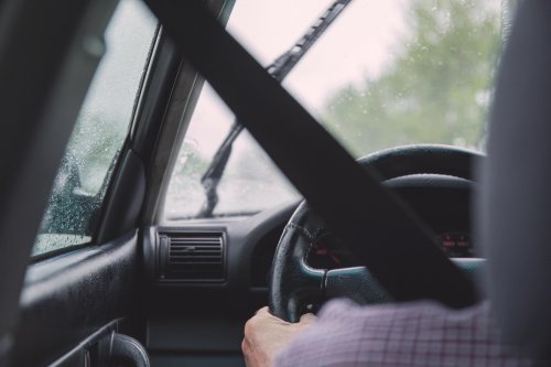 V Meziříčí se střetlo vozidlo s motocyklem