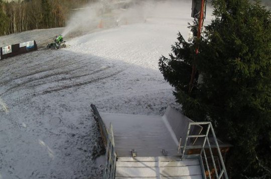 Ski klub začal zasněžovat sjezdovku