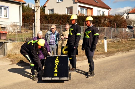 Lhotkami, Kúskami a Radslavicemi projel jamajský bob i perníková chaloupka