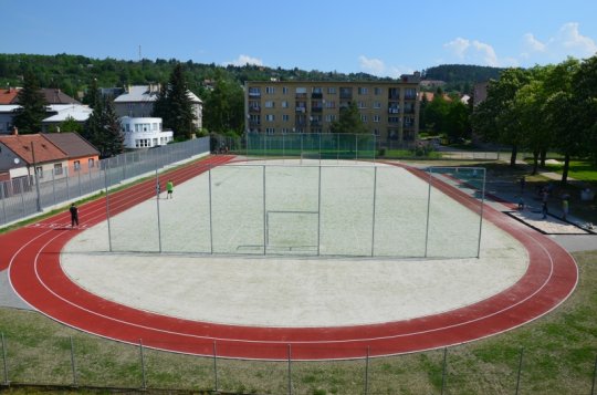 Víceúčelové hřiště za gymnáziem slouží i veřejnosti