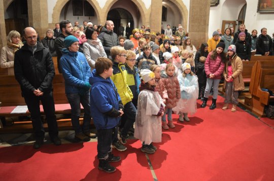 V kostele svatého Mikuláše se uskutečnilo požehnání Tříkrálovým koledníkům