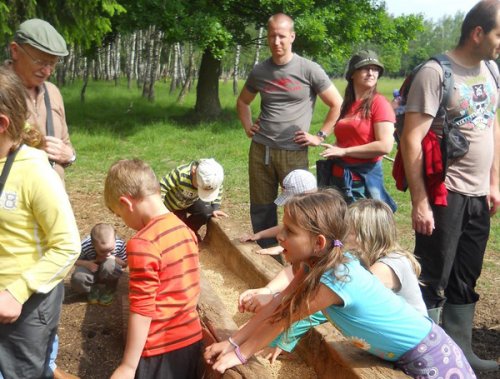 Děti se vydaly na výlet do obory