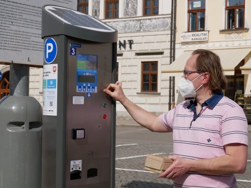 Jak zacházet s parkovacími automaty? Přinášíme vám instruktážní video