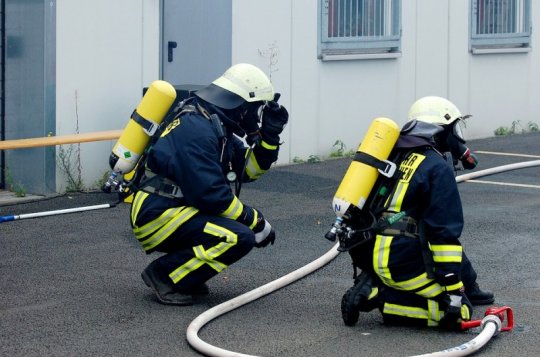 Počet tísňových hovorů na linku hasičům klesl