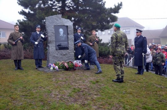 Lidé v Hroznatíně uctili památku generála Svobody