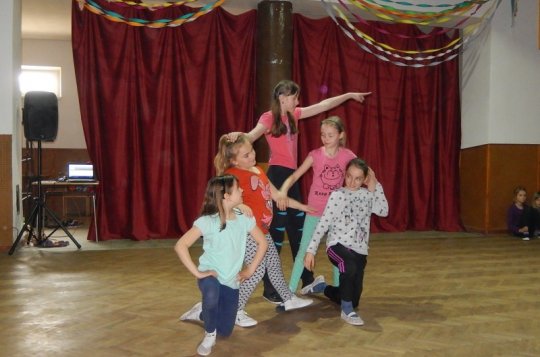 ZŠ Lhotky se zúčastnila projektu Škola tančí