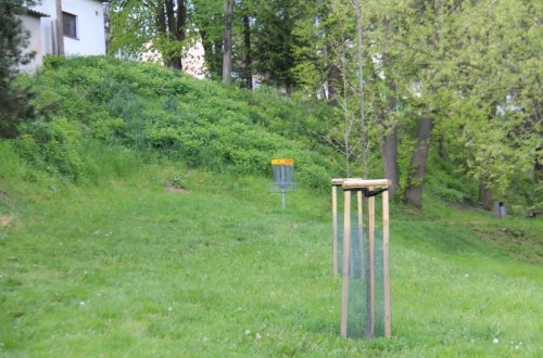 Novou zeleň v Kunšovci část discgolfistů vítá, jiným vadí