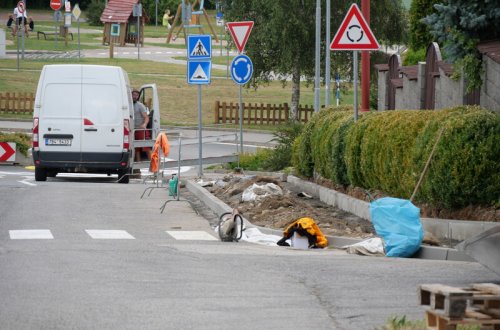 Do školy už po novém chodníku