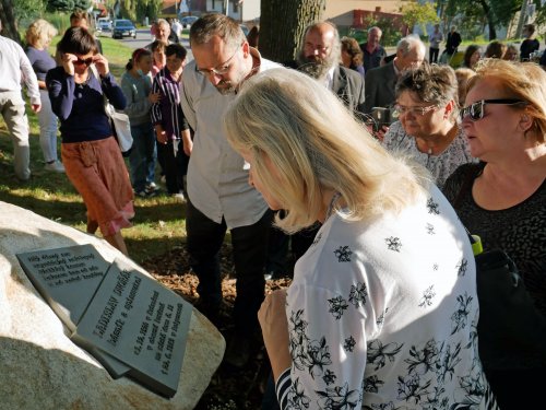 Odhalením pamětní desky v Krásněvsi vyvrcholila vzpomínka na spisovatele Dvořáka